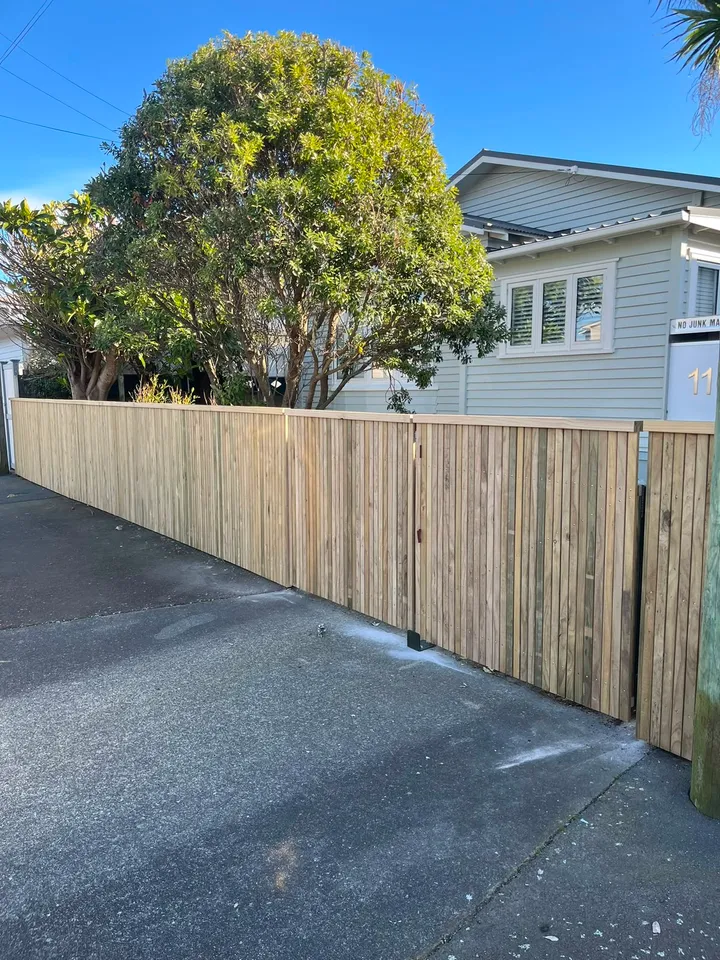Cedar trellis fencing at a Wellington home